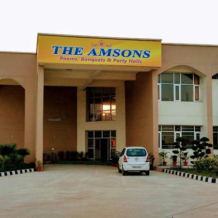 The Amsons Resorts Ludhiana Zewnętrze zdjęcie